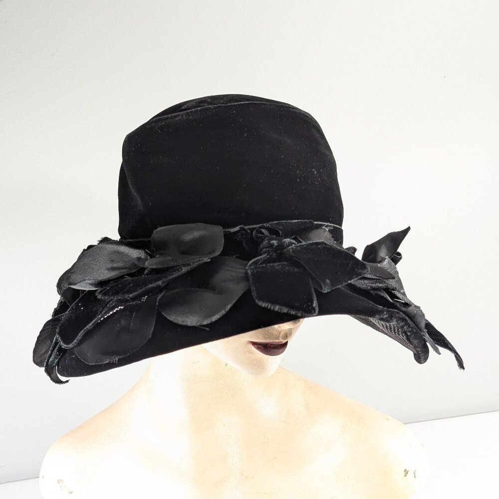 Eleanor Mack Park Royal Black Velvet Cartwheel mourning hat size small